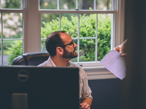 亞馬遜賣(mài)家注意：2025年12月30日前補(bǔ)填W-8表，逾期停店！